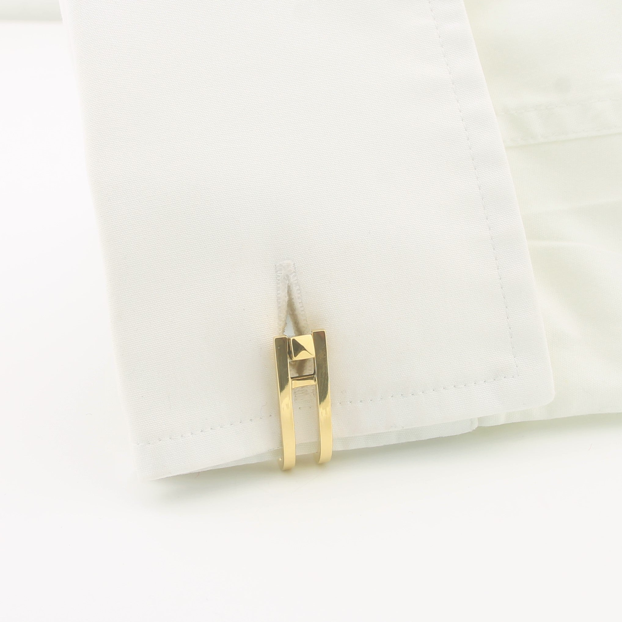 18k yellow gold Double Stirrup cufflinks in a cuff