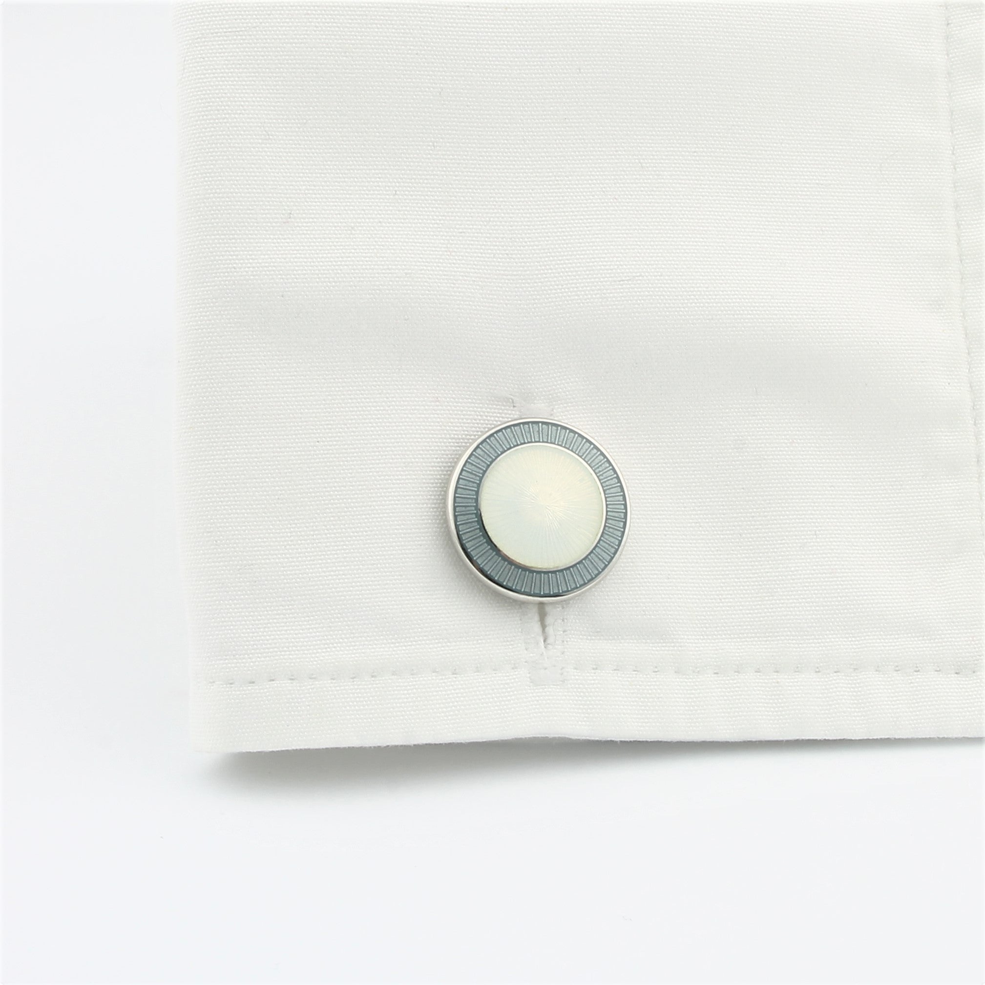 Double Circle grey white enamel cufflinks in silver - in a cuff