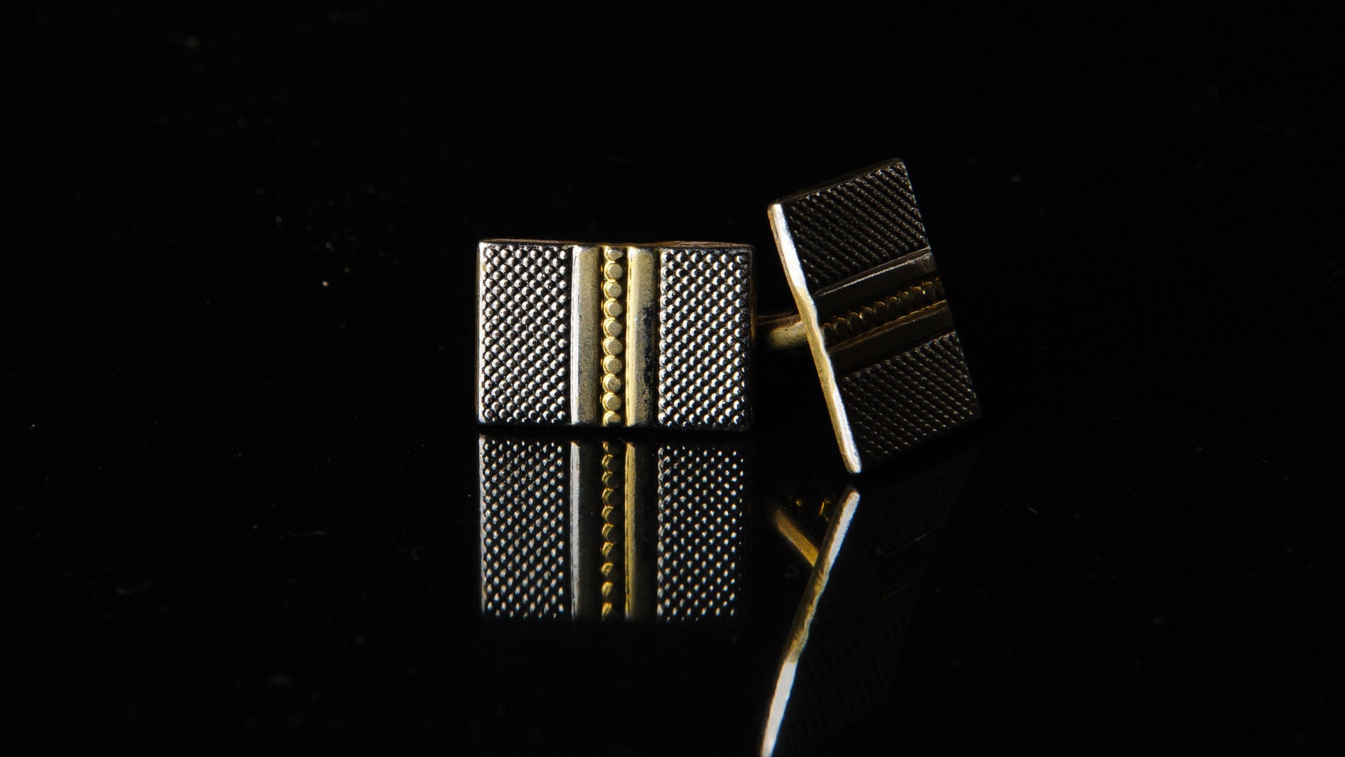 A Guide to Buying Bespoke Cufflinks