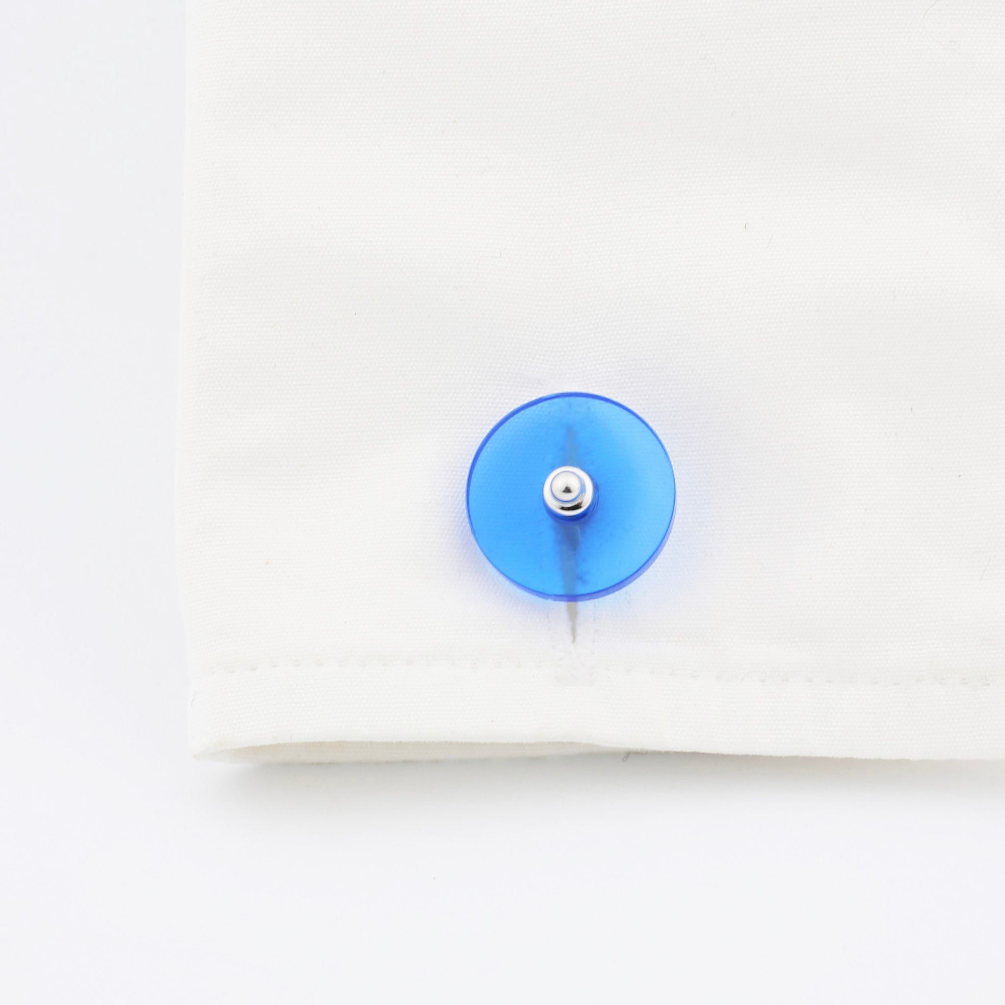 One pair of synthetic spinel disc cufflinks