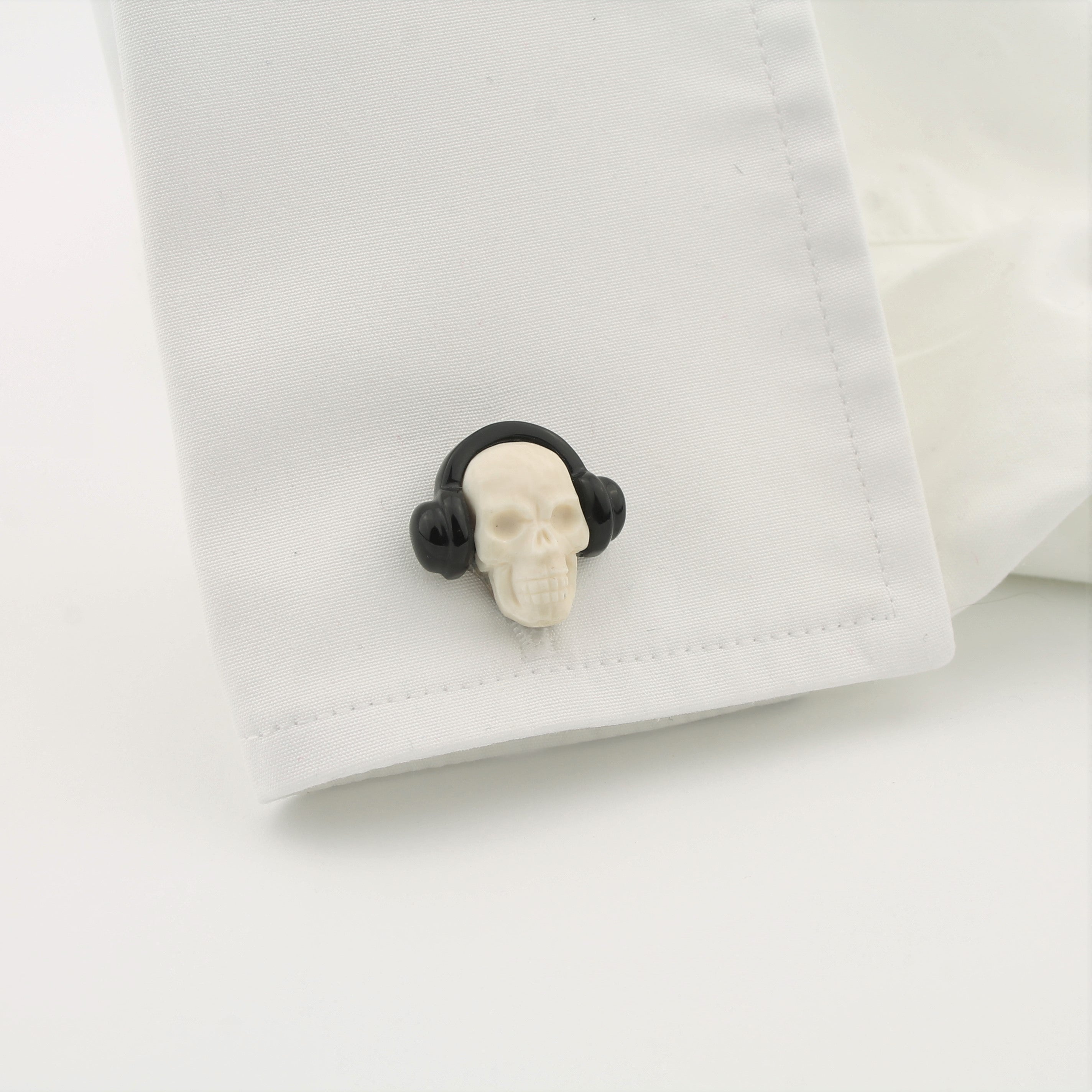 Skull with headphones cufflinks 18Win a cuff