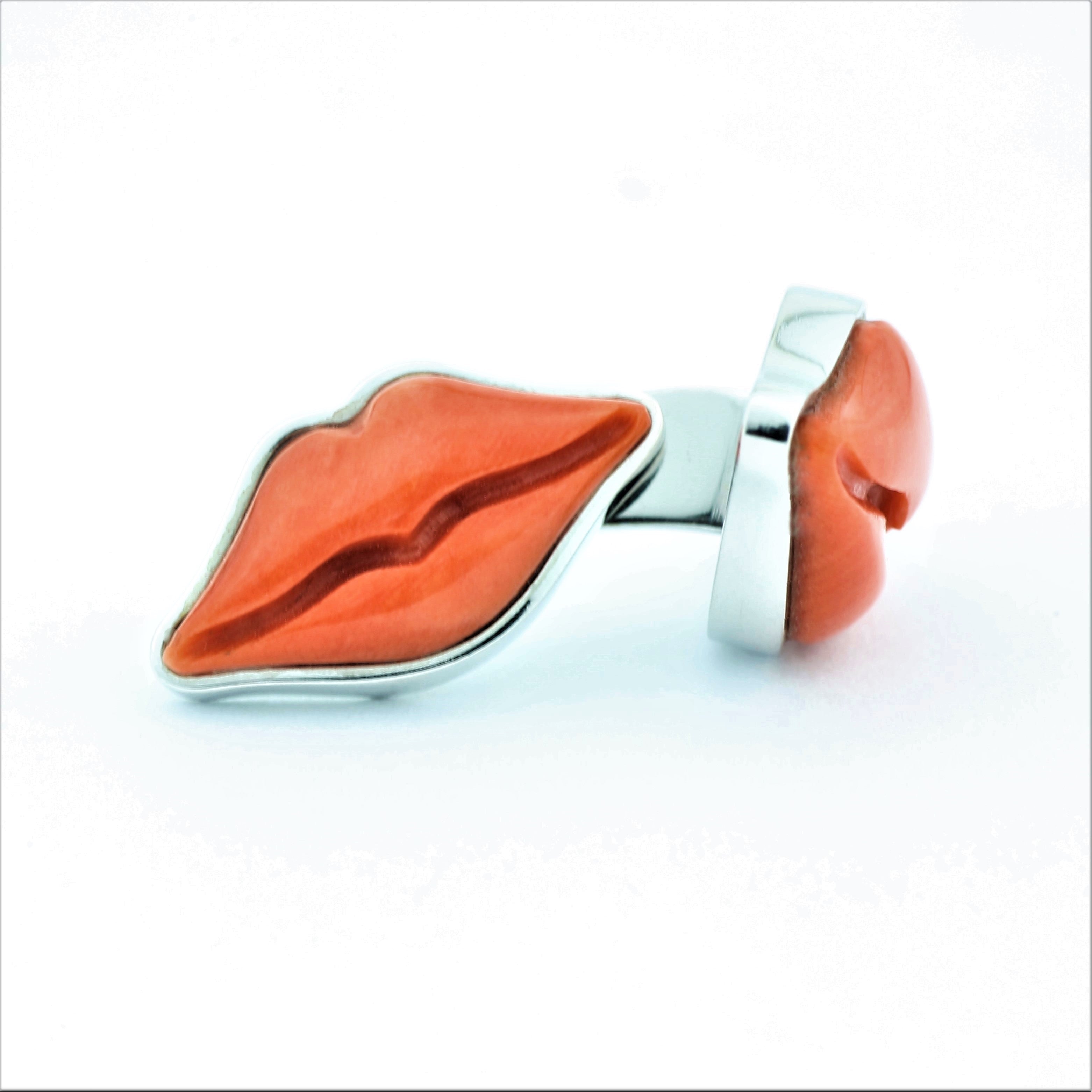 HOT LIPS IN CORAL AND 18K WHITE GOLD