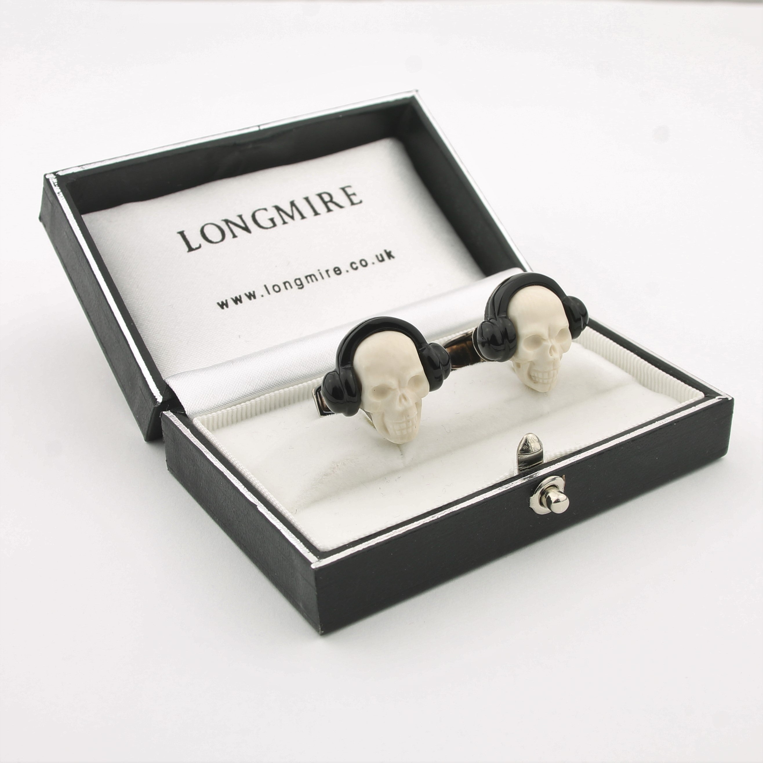 Skull with headphones cufflinks 18W boxed