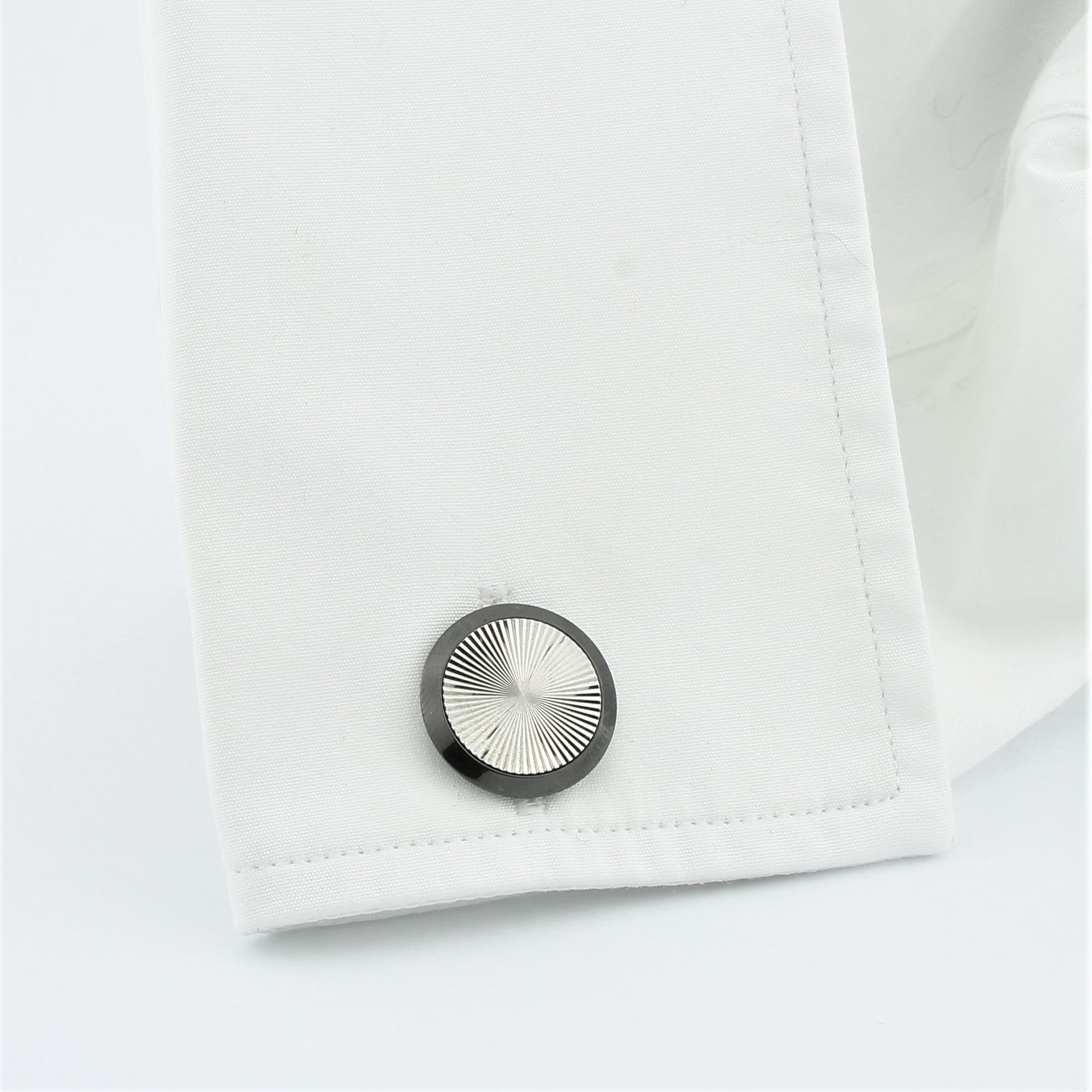 Radial cufflinks in a cuff